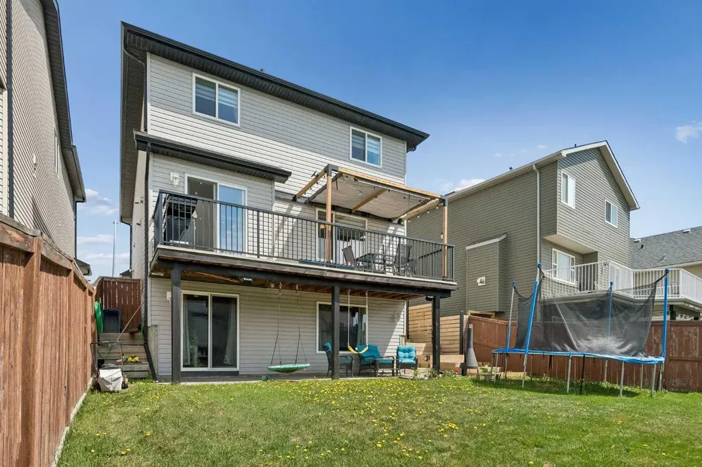 105 Royal Birch Crescent NW Calgary AB T3G 5N8
