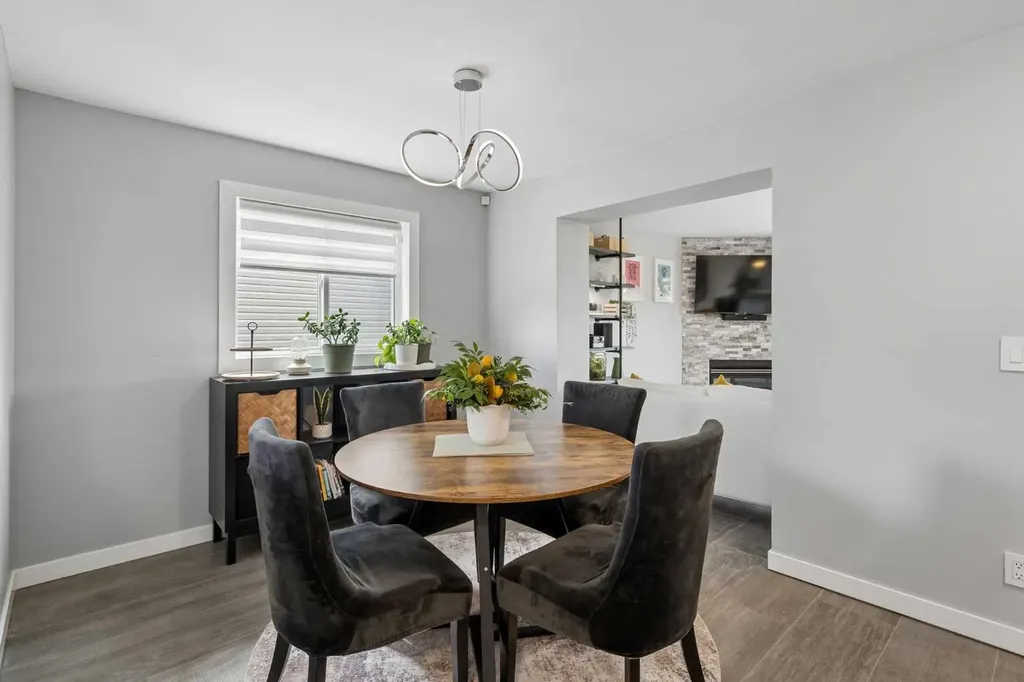 105 Royal Birch Crescent NW Calgary AB T3G 5N8