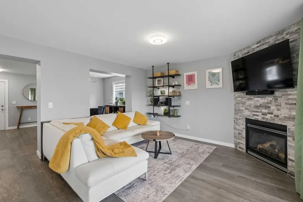 105 Royal Birch Crescent NW Calgary AB T3G 5N8