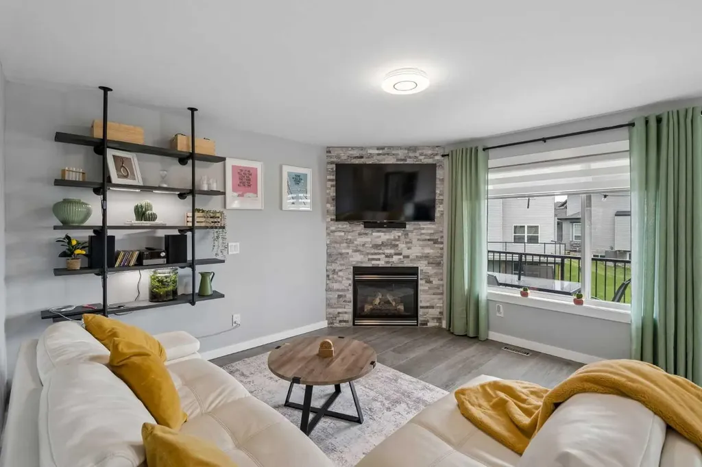 105 Royal Birch Crescent NW Calgary AB T3G 5N8