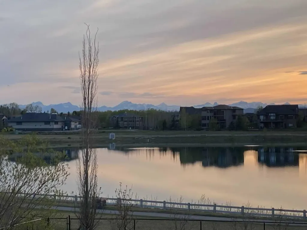 31 Montenaro Bay Cochrane Lake AB T4C 0A5