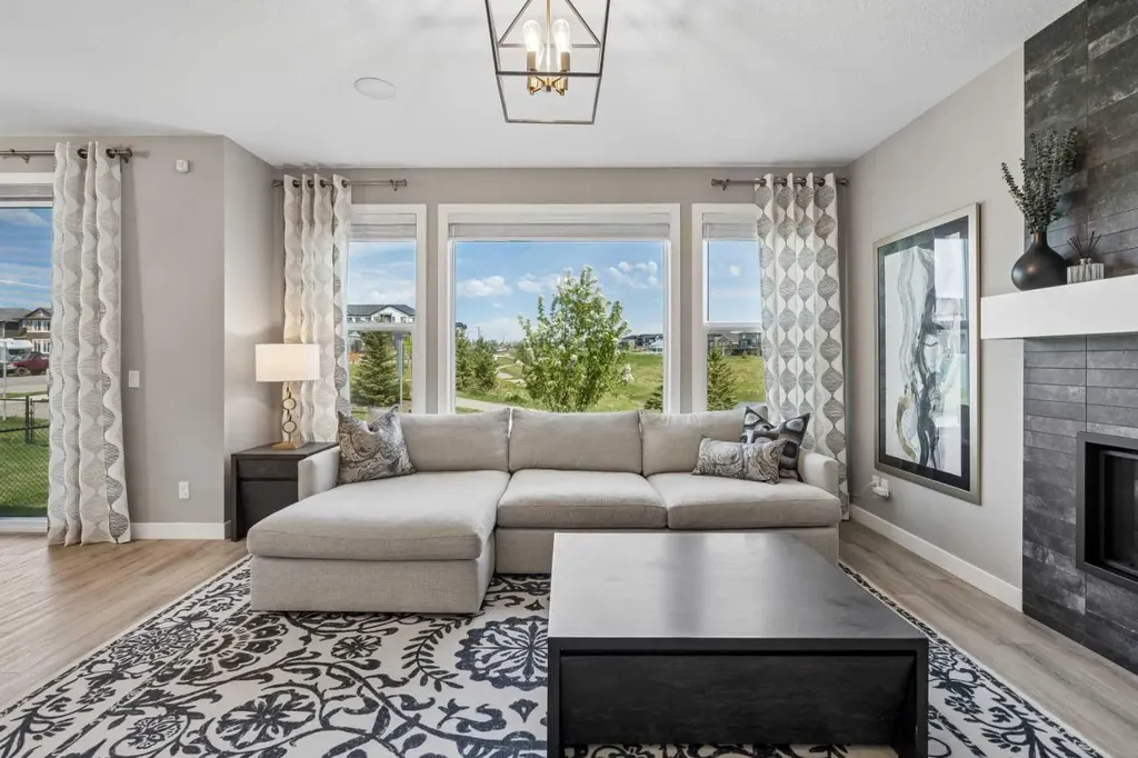 4 Highwood Drive Okotoks AB T1S5S3