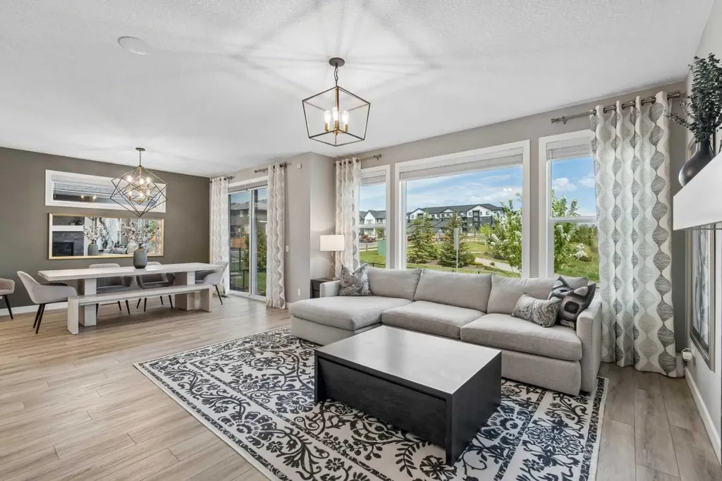 4 Highwood Drive Okotoks AB T1S5S3