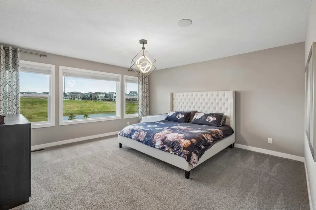 4 Highwood Drive Okotoks AB T1S5S3