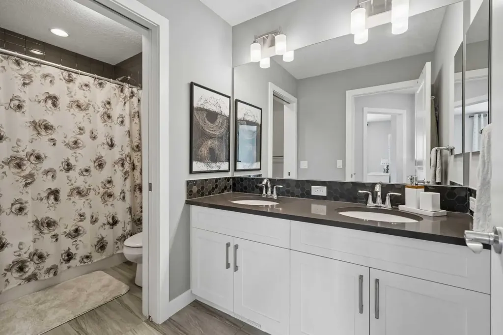 4 Highwood Drive Okotoks AB T1S5S3