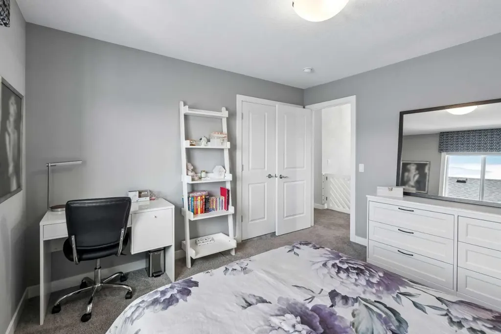 4 Highwood Drive Okotoks AB T1S5S3