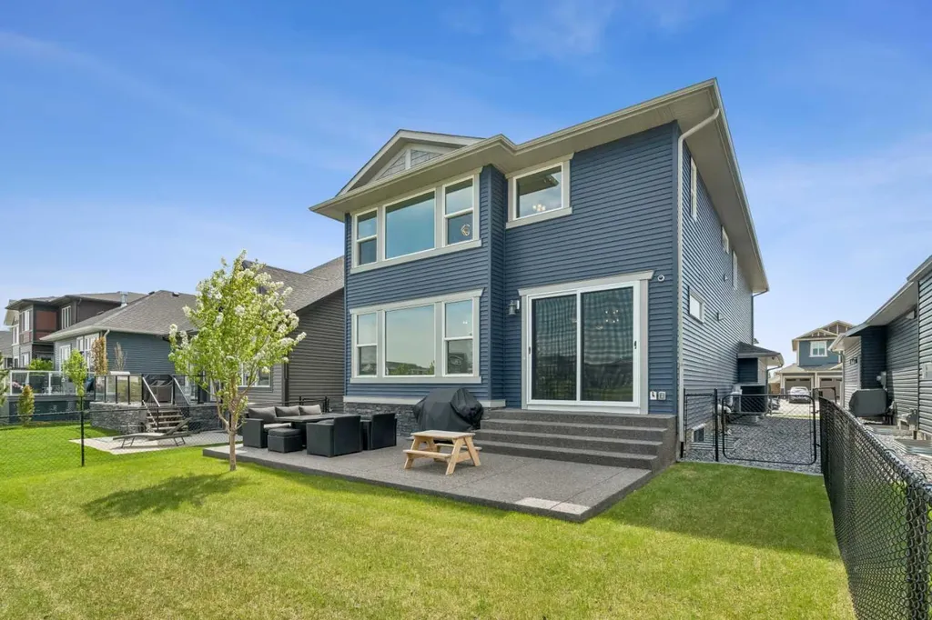 4 Highwood Drive Okotoks AB T1S5S3
