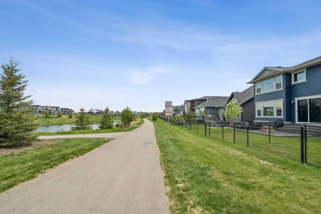 4 Highwood Drive Okotoks AB T1S5S3