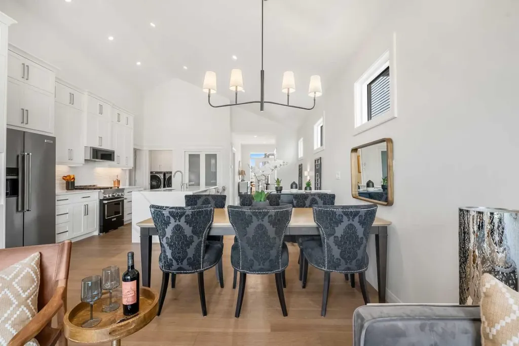 218 Mitchell Heath NW Calgary AB T3R 2G2