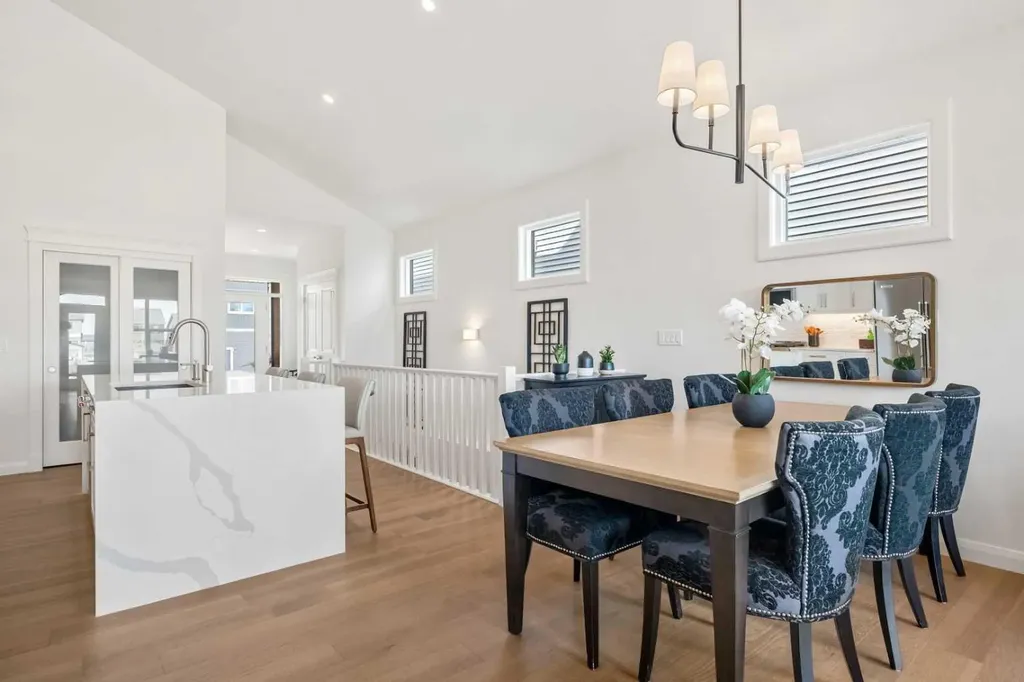 218 Mitchell Heath NW Calgary AB T3R 2G2