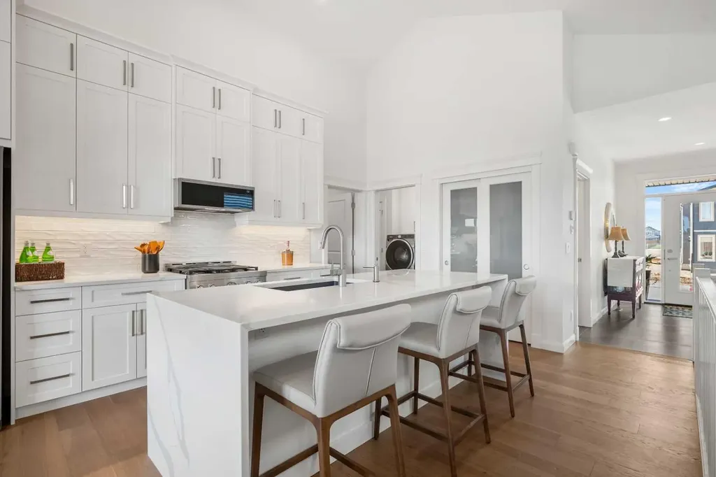 218 Mitchell Heath NW Calgary AB T3R 2G2