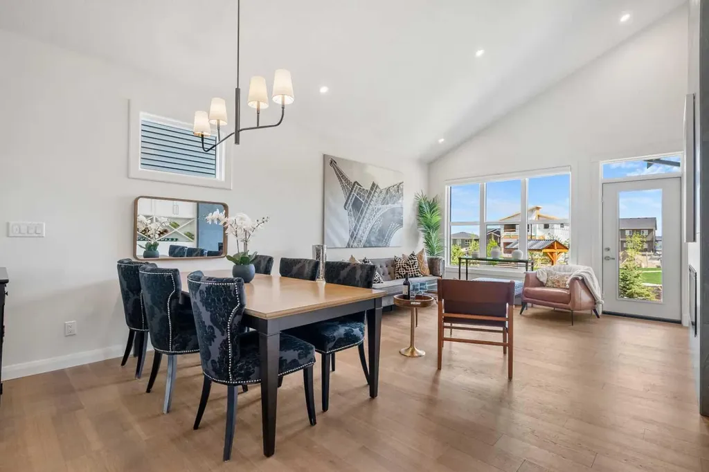 218 Mitchell Heath NW Calgary AB T3R 2G2