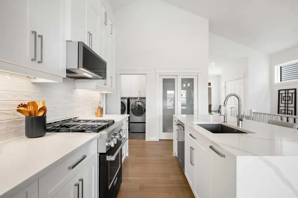 218 Mitchell Heath NW Calgary AB T3R 2G2