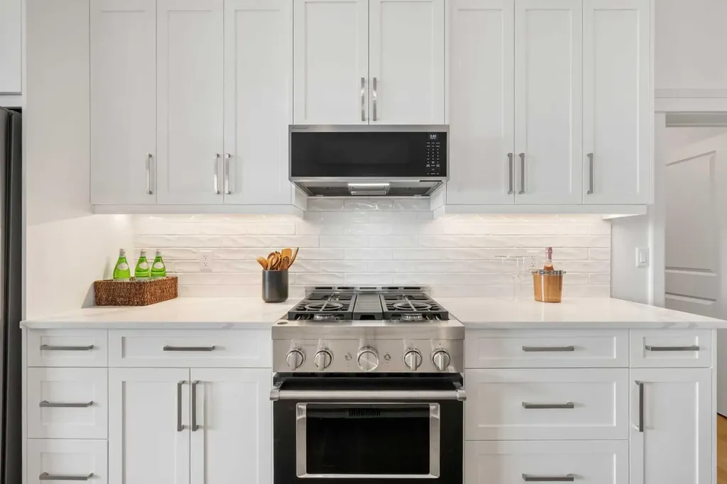 218 Mitchell Heath NW Calgary AB T3R 2G2
