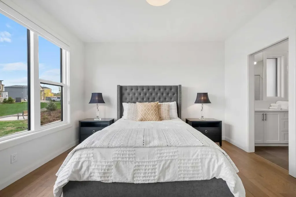 218 Mitchell Heath NW Calgary AB T3R 2G2