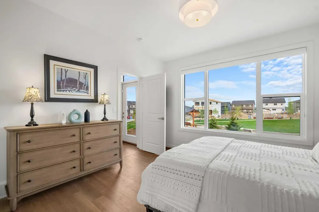 218 Mitchell Heath NW Calgary AB T3R 2G2