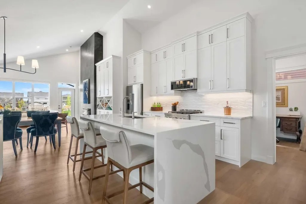 218 Mitchell Heath NW Calgary AB T3R 2G2