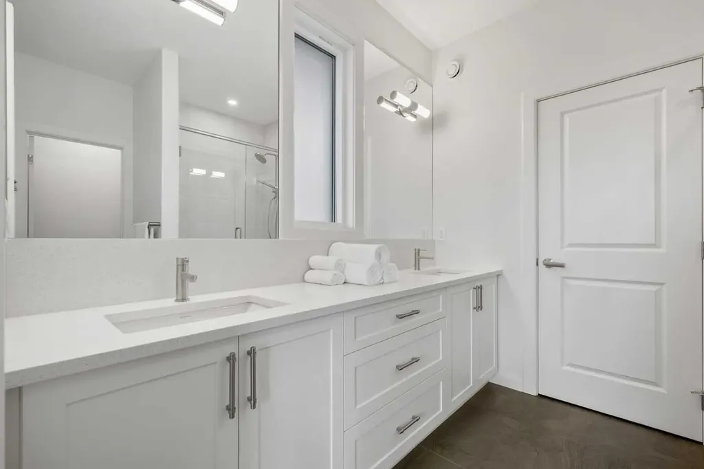 218 Mitchell Heath NW Calgary AB T3R 2G2