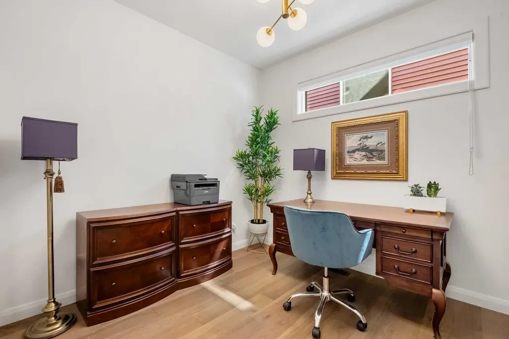 218 Mitchell Heath NW Calgary AB T3R 2G2
