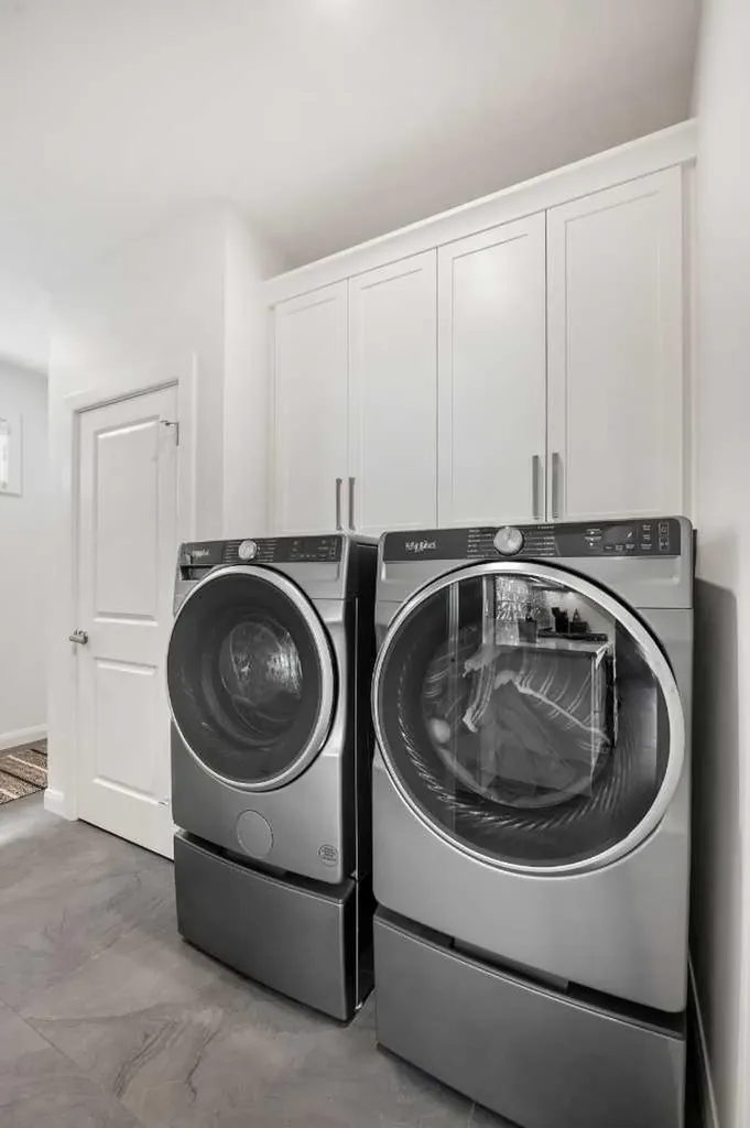 218 Mitchell Heath NW Calgary AB T3R 2G2