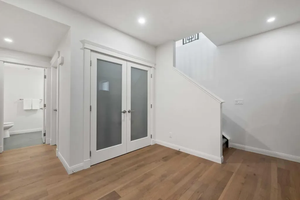 218 Mitchell Heath NW Calgary AB T3R 2G2