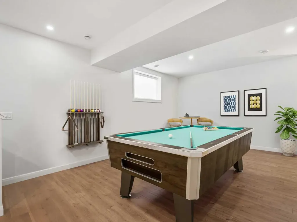 218 Mitchell Heath NW Calgary AB T3R 2G2