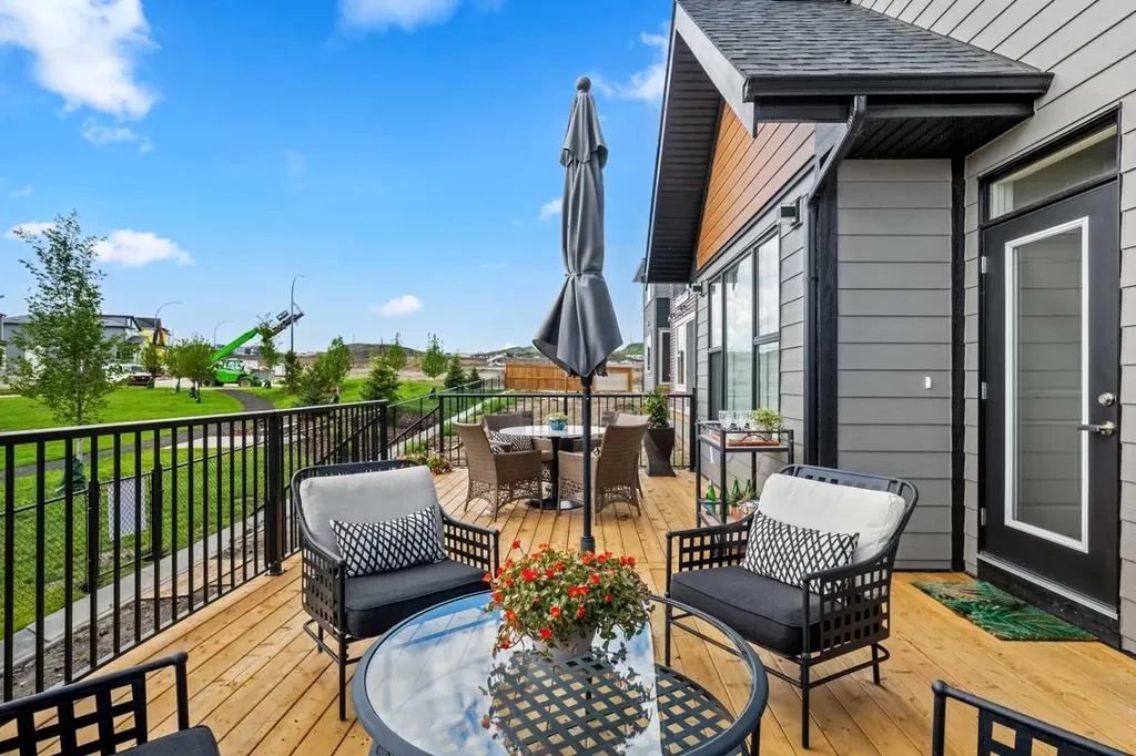 218 Mitchell Heath NW Calgary AB T3R 2G2