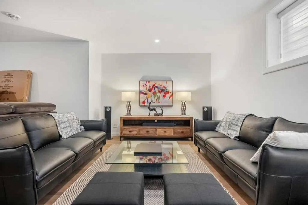 218 Mitchell Heath NW Calgary AB T3R 2G2