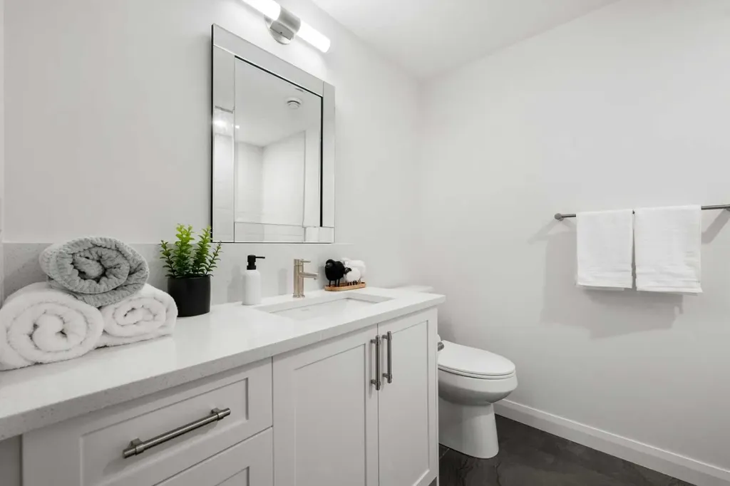 218 Mitchell Heath NW Calgary AB T3R 2G2