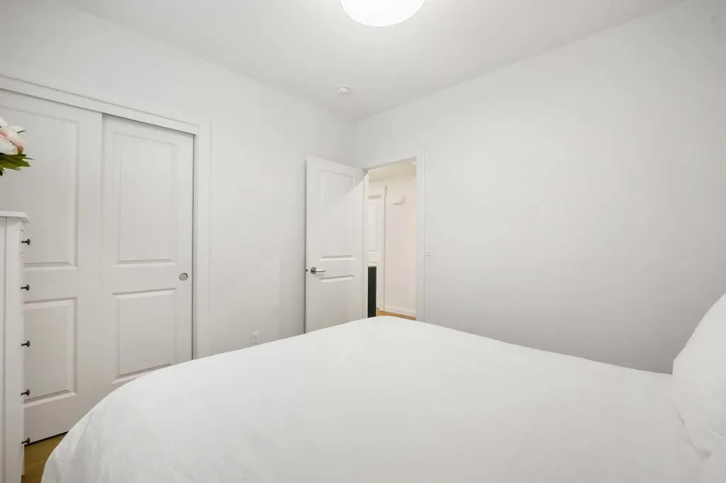 218 Mitchell Heath NW Calgary AB T3R 2G2