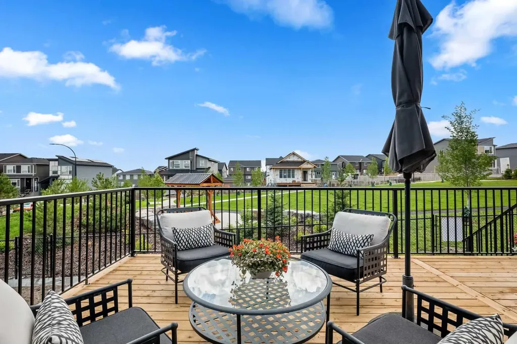 218 Mitchell Heath NW Calgary AB T3R 2G2