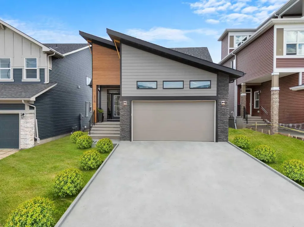 218 Mitchell Heath NW Calgary AB T3R 2G2