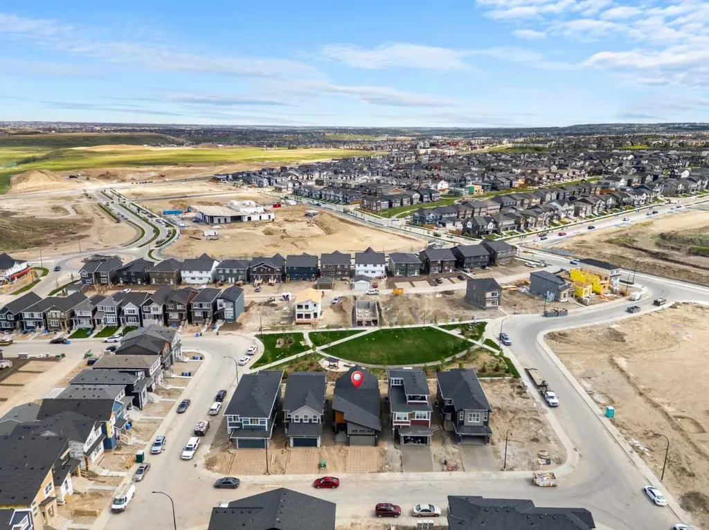218 Mitchell Heath NW Calgary AB T3R 2G2