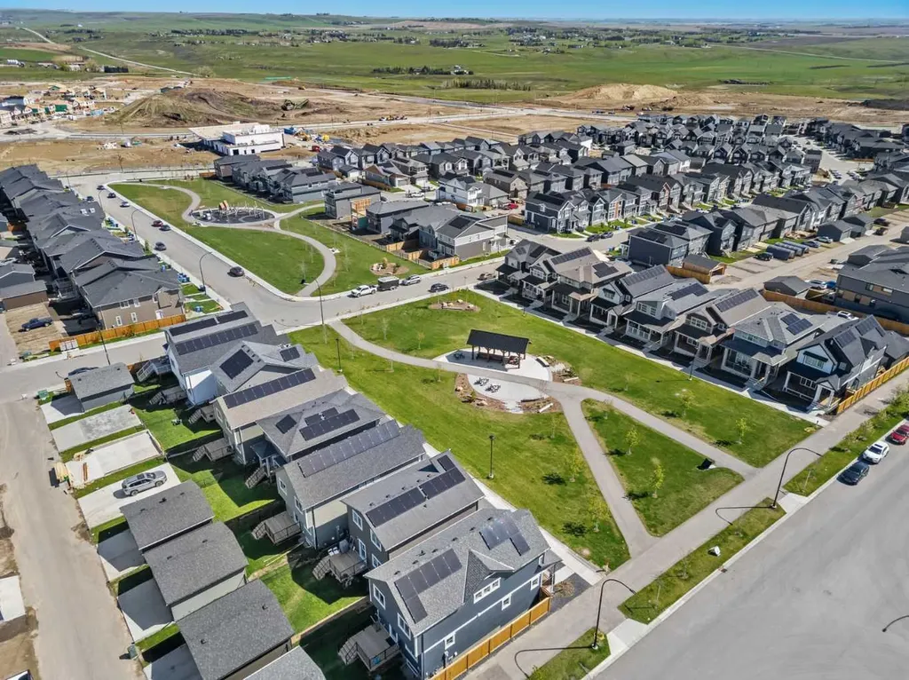 218 Mitchell Heath NW Calgary AB T3R 2G2
