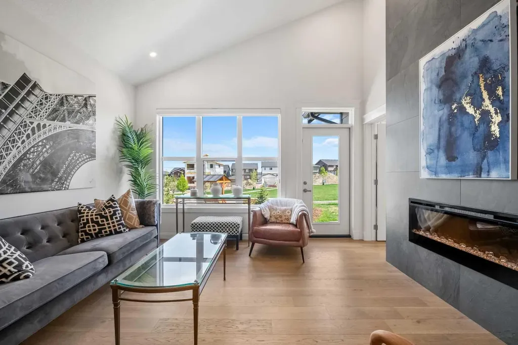 218 Mitchell Heath NW Calgary AB T3R 2G2