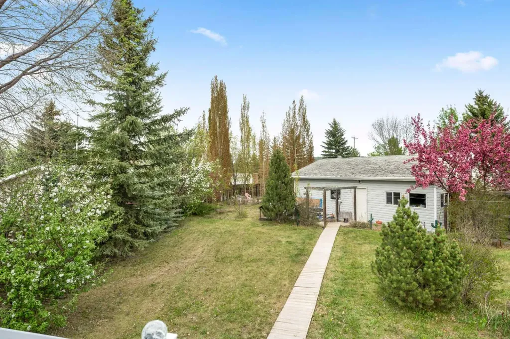 45 Durand Crescent Red Deer AB T4R 3A7