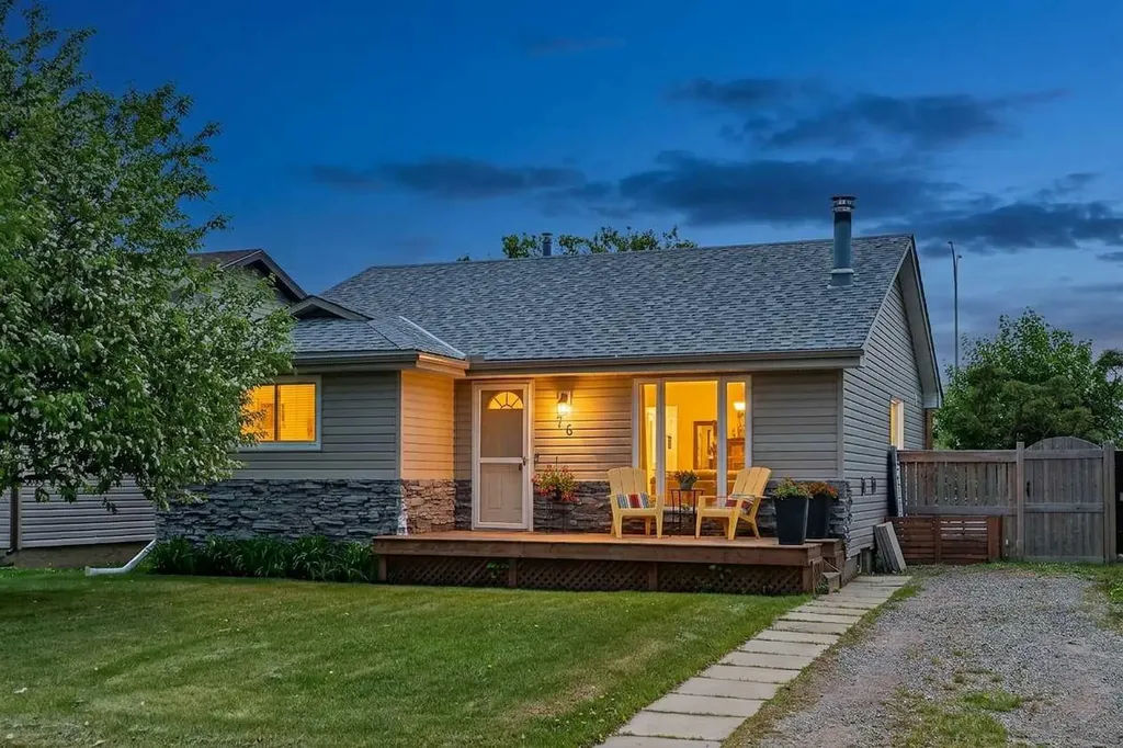 76 Marquis Place SE Airdrie AB T4A 1Z1