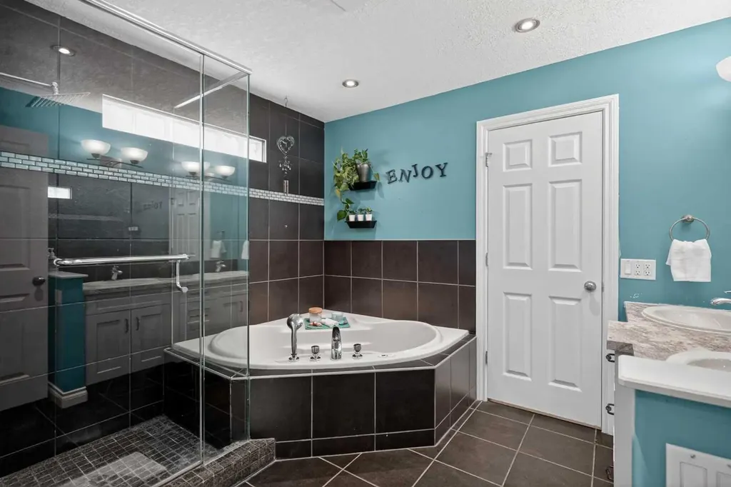 76 Marquis Place SE Airdrie AB T4A 1Z1