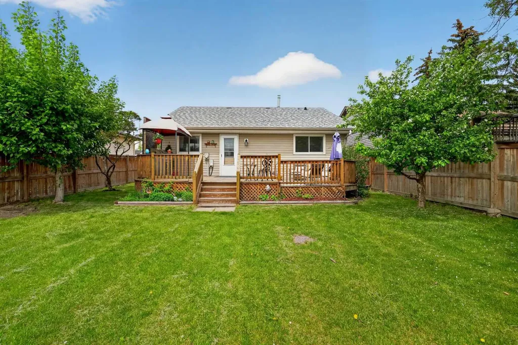76 Marquis Place SE Airdrie AB T4A 1Z1