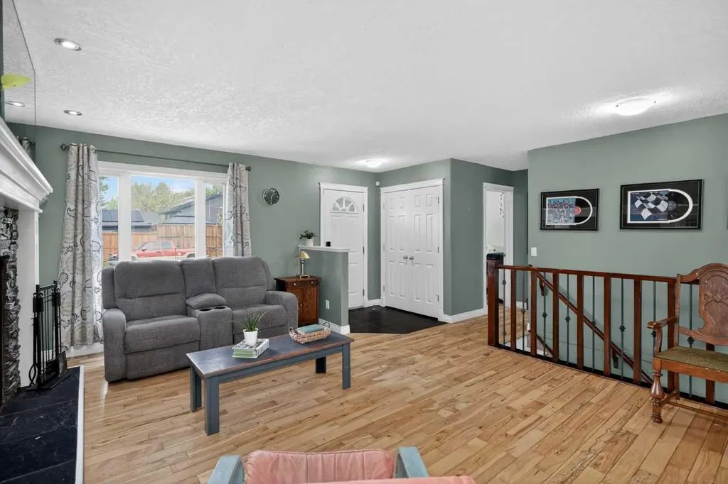 76 Marquis Place SE Airdrie AB T4A 1Z1