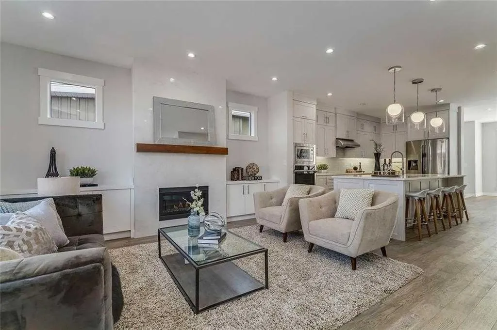 3122 39 Street SW Calgary AB T3E 3J1