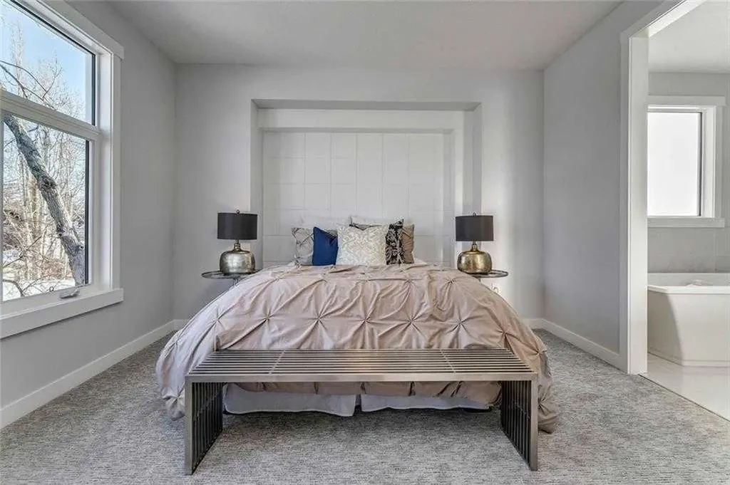 3122 39 Street SW Calgary AB T3E 3J1