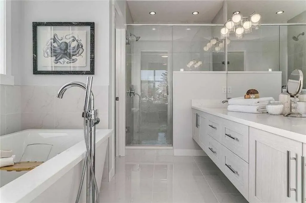 3122 39 Street SW Calgary AB T3E 3J1