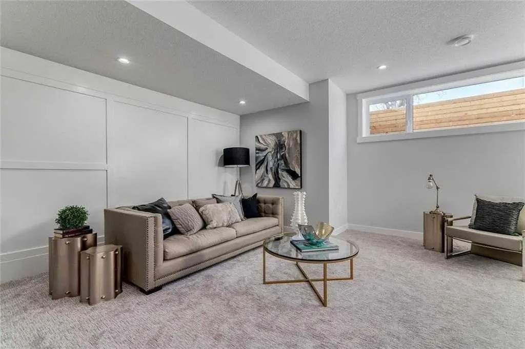 3122 39 Street SW Calgary AB T3E 3J1