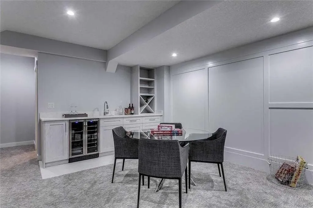 3122 39 Street SW Calgary AB T3E 3J1