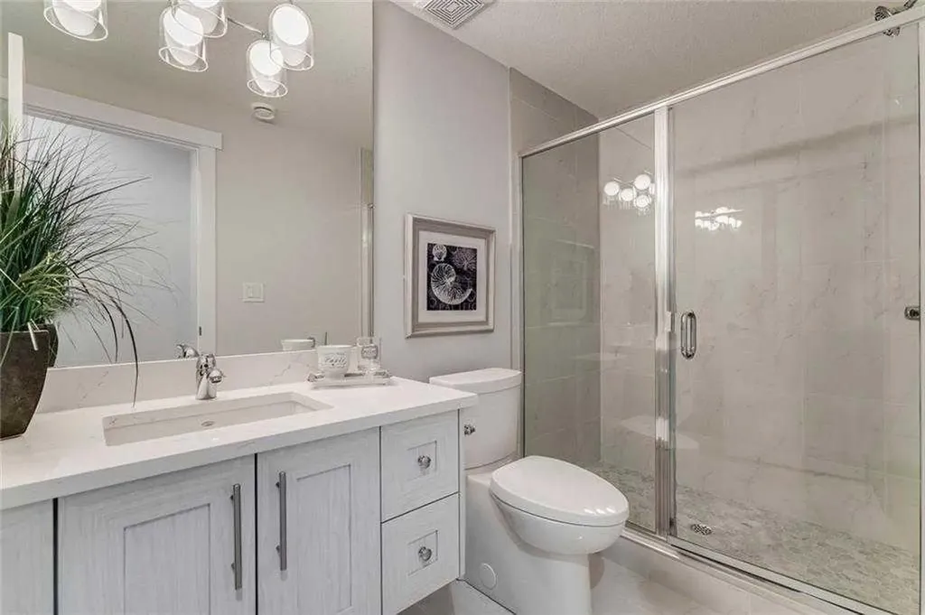 3122 39 Street SW Calgary AB T3E 3J1