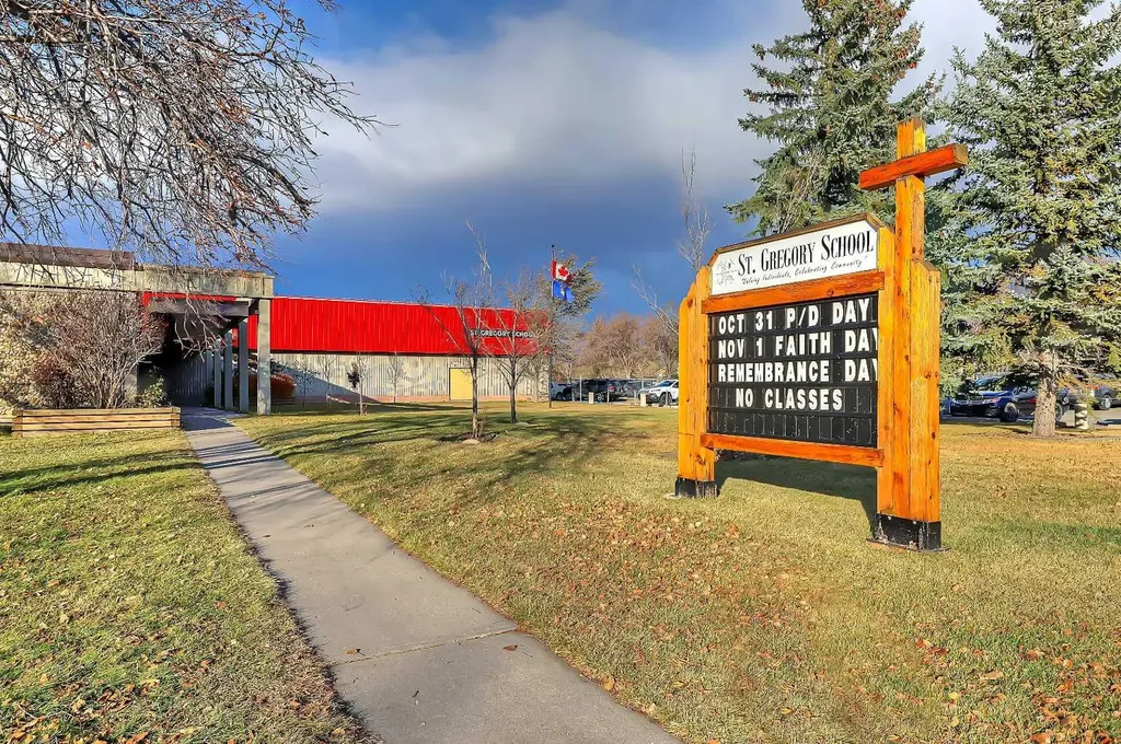 3122 39 Street SW Calgary AB T3E 3J1