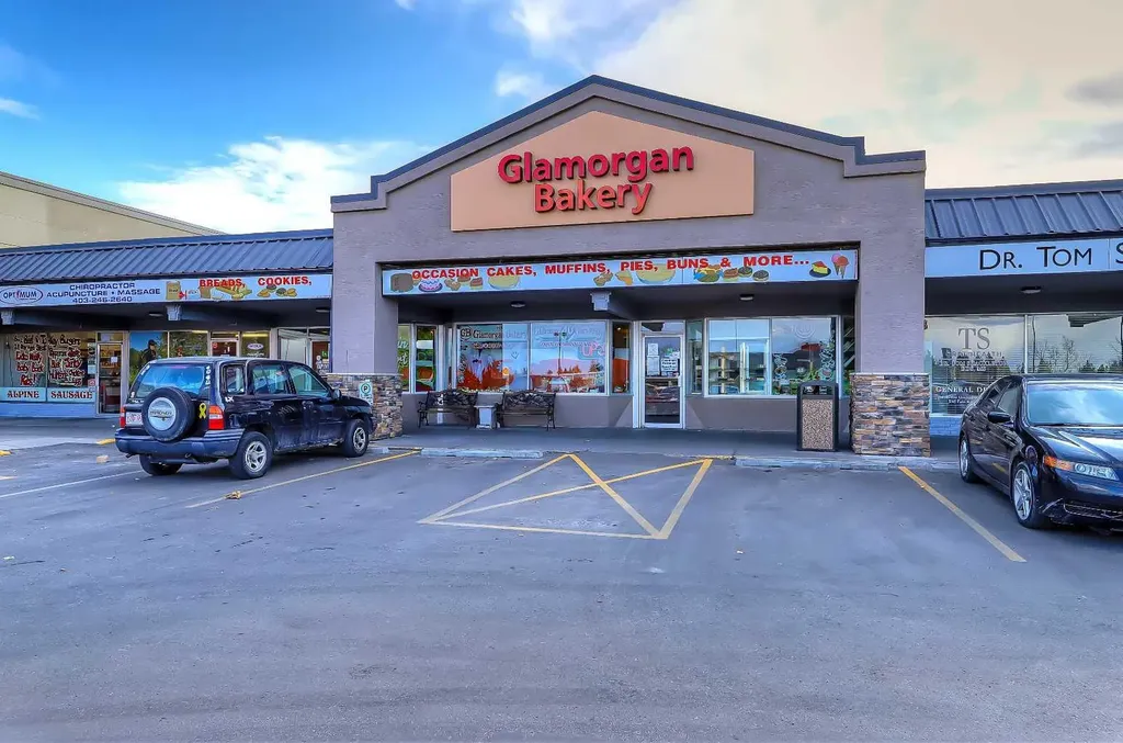 3122 39 Street SW Calgary AB T3E 3J1