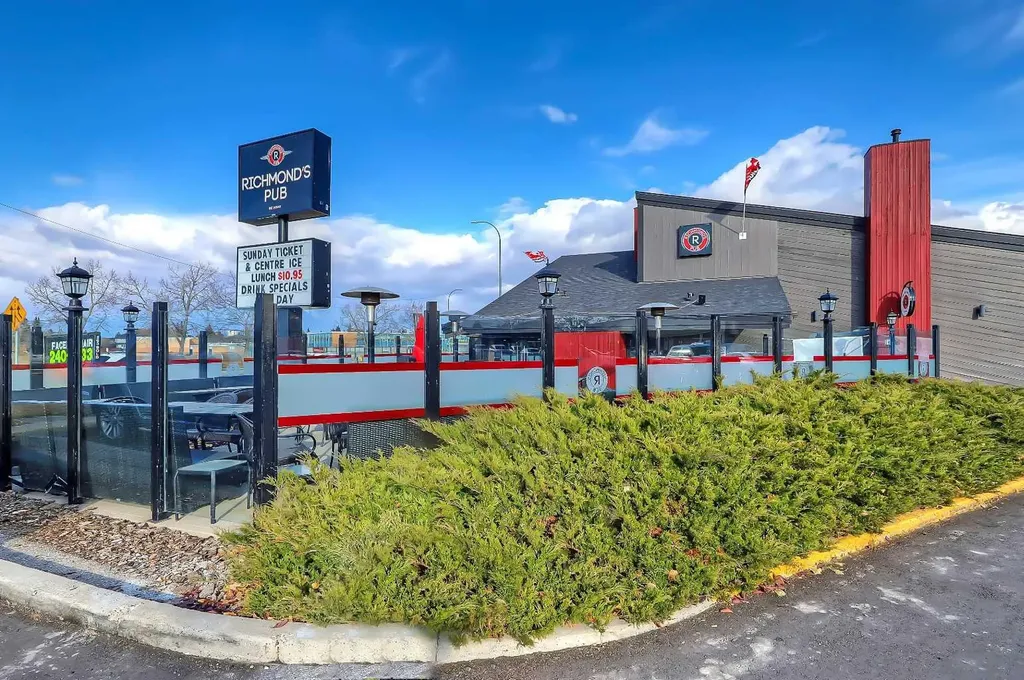 3122 39 Street SW Calgary AB T3E 3J1
