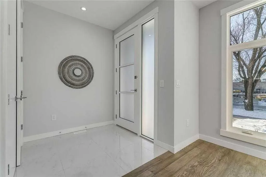 3122 39 Street SW Calgary AB T3E 3J1
